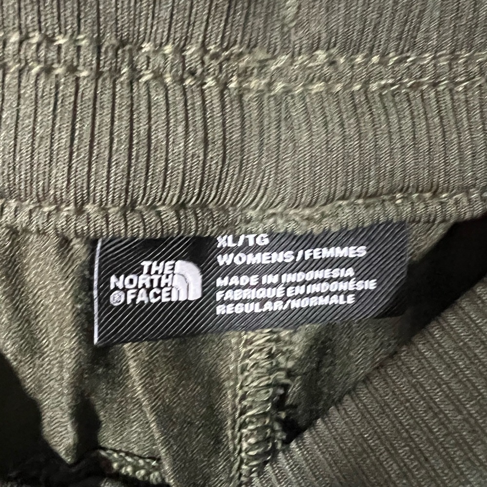 The North Face Aphrodite Cropped Dark Olive Drawstring pants - Picture 5 of 5